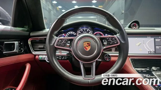 Porsche Panamera 2018 — фото 13