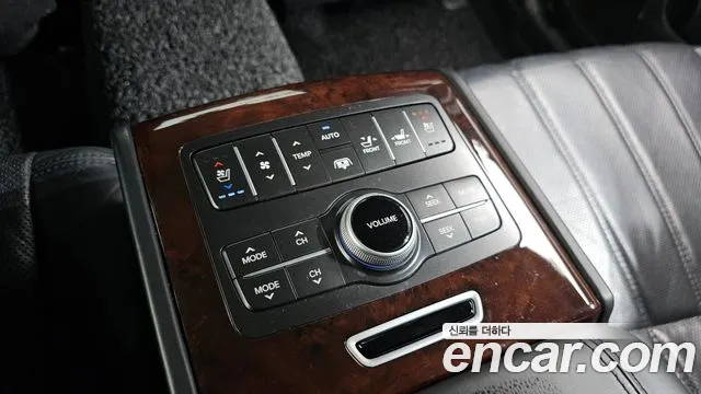 Hyundai Equus 2012 — фото 18