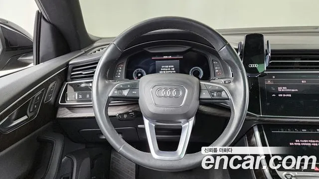 Audi Q8 2022 — фото 13