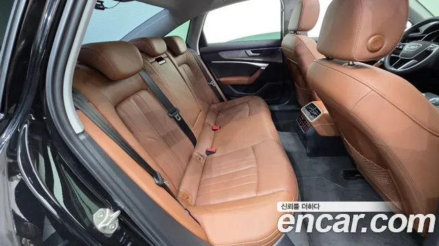 Audi A6 2021 — фото 19