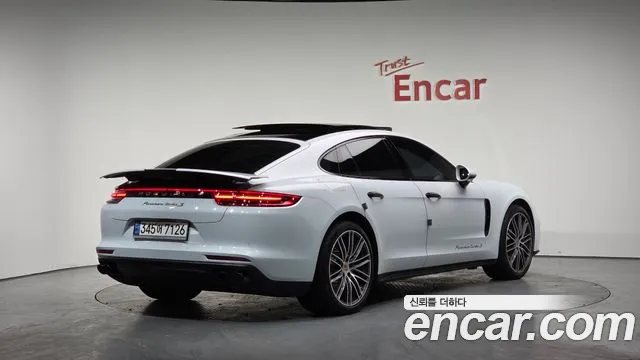 Porsche Panamera 2018 — фото 1