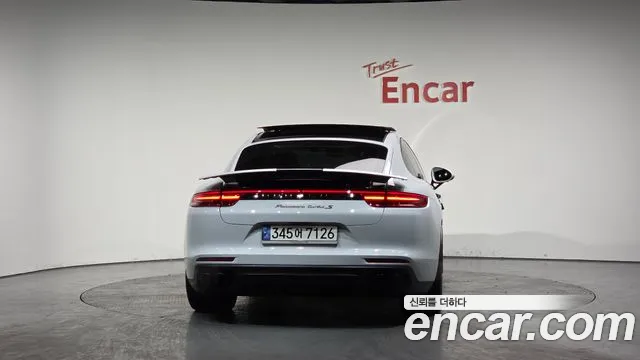 Porsche Panamera 2018 — фото 3