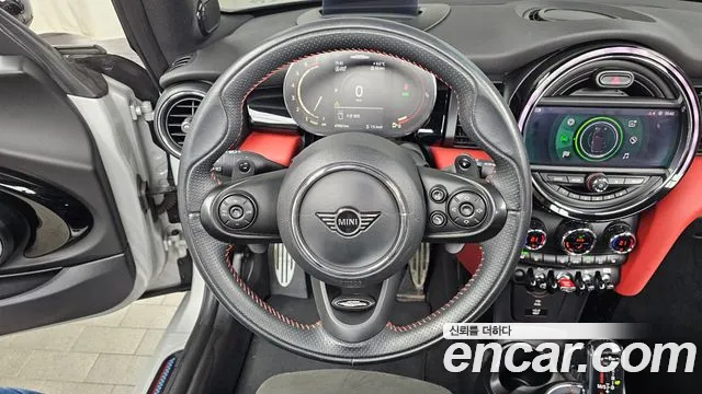 Mini Cooper Convertible 2021 — фото 12