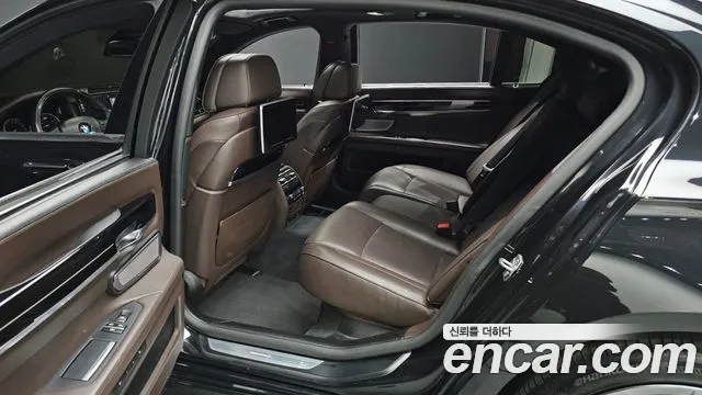 BMW 7-Series 2015 — фото 12
