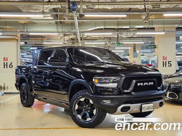 Dodge Ram Pick Up 2019 — фото 1