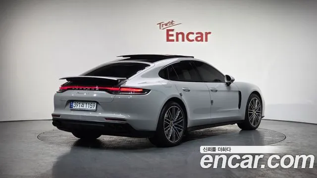 Porsche Panamera 2023 — фото 1