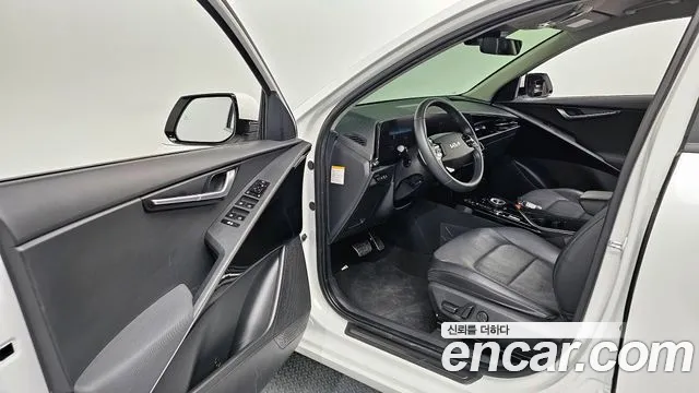 Kia Niro 2022 — фото 10