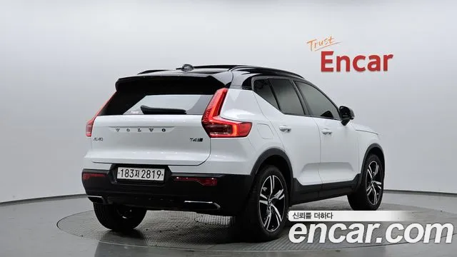 Volvo XC40 2020 — фото 2