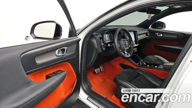 Volvo XC40 2020 — фото 10
