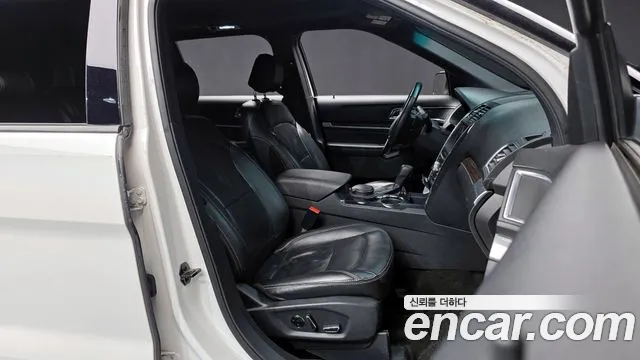 Ford Explorer 2017 — фото 10