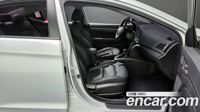 Hyundai AVANTE 2016 — фото 10
