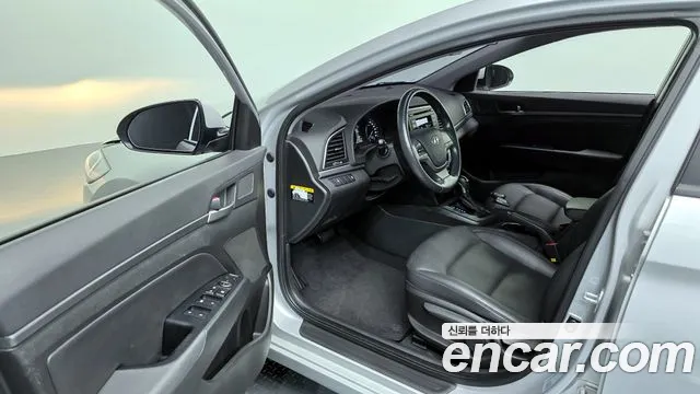 Hyundai AVANTE 2016 — фото 11