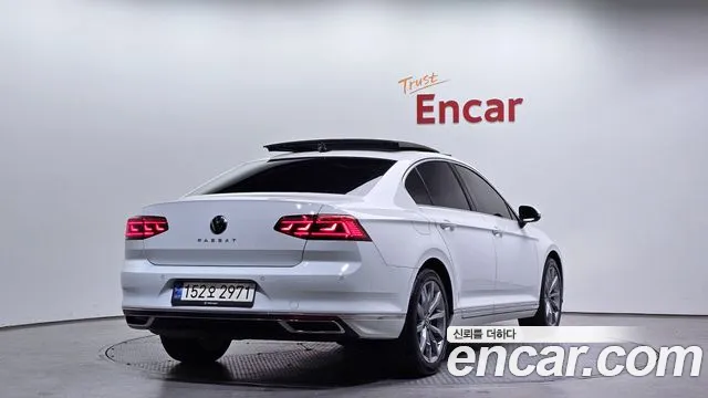 Volkswagen Passat 2022 — фото 2