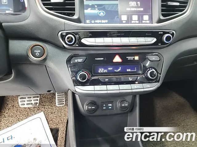 Hyundai Ioniq 2017 — фото 10