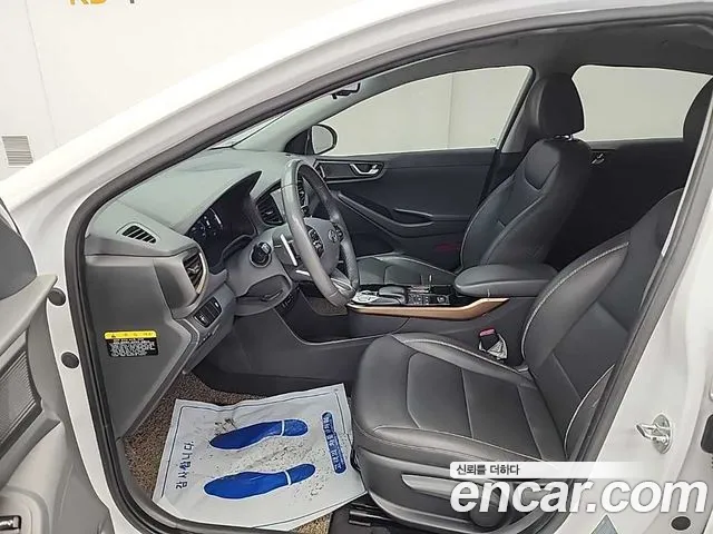 Hyundai Ioniq 2017 — фото 11