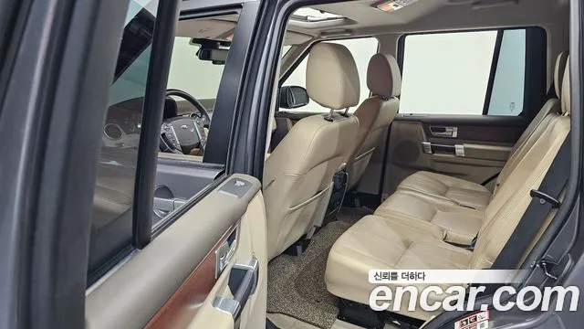 Land Rover Discovery 2016 — фото 11