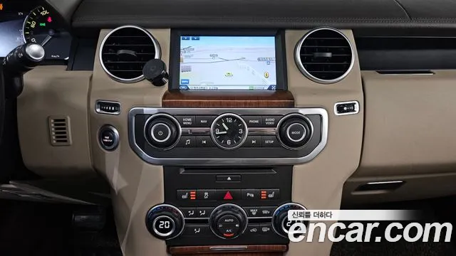 Land Rover Discovery 2016 — фото 16