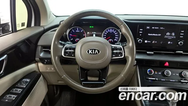 Kia Canival 2021 — фото 13