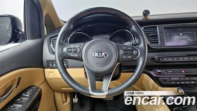Kia Canival 2018 — фото 13