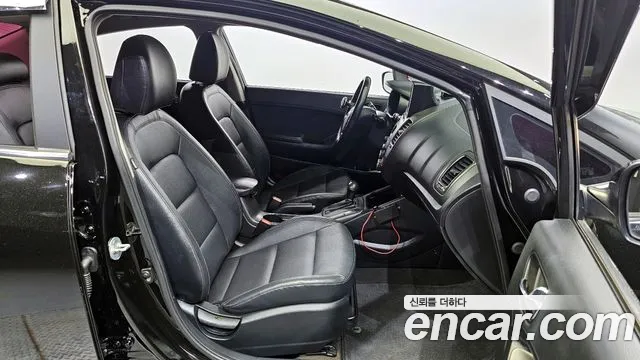 Kia K3 2015 — фото 10