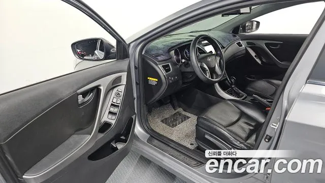 Hyundai AVANTE 2014 — фото 10
