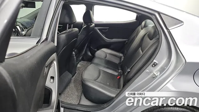 Hyundai AVANTE 2014 — фото 11