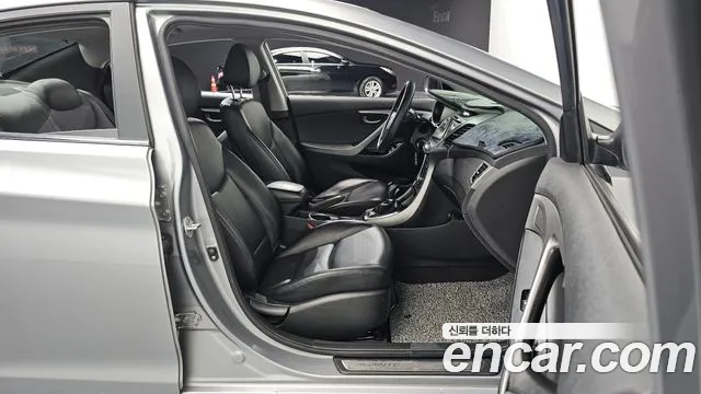 Hyundai AVANTE 2014 — фото 12