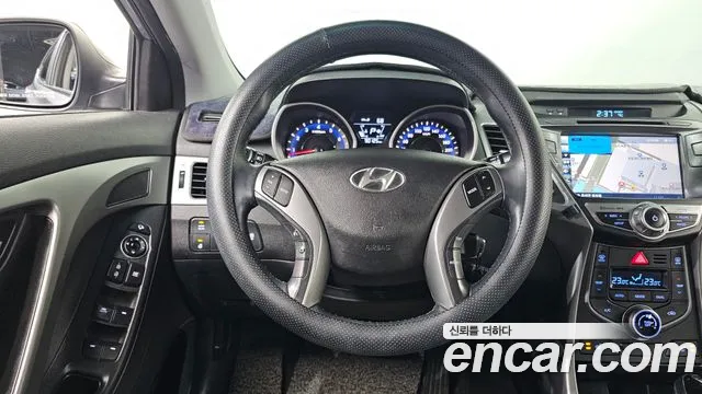 Hyundai AVANTE 2014 — фото 15