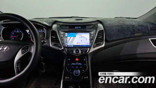 Hyundai AVANTE 2014 — фото 16