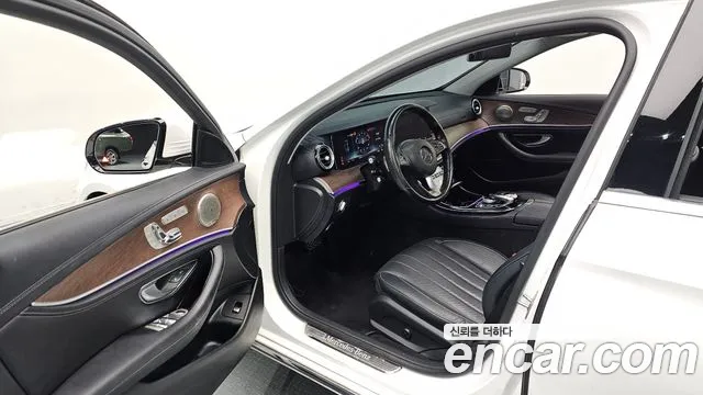 Mercedes-Benz E-Class 2017 — фото 11
