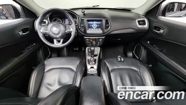 Jeep Compass 2018 — фото 7
