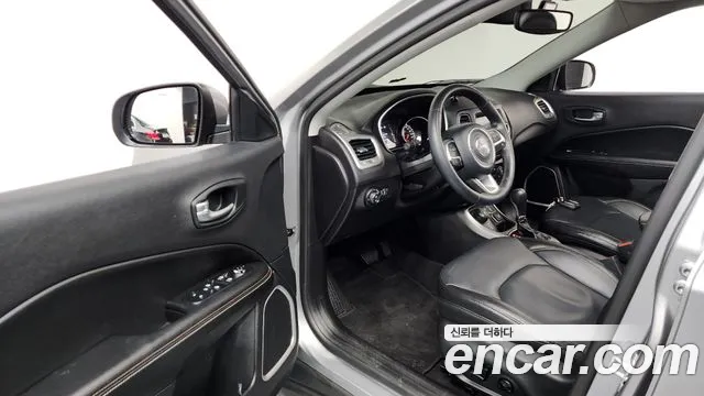 Jeep Compass 2018 — фото 10
