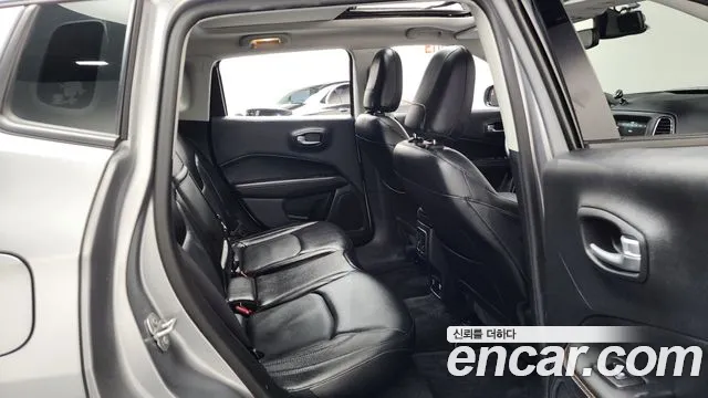 Jeep Compass 2018 — фото 12