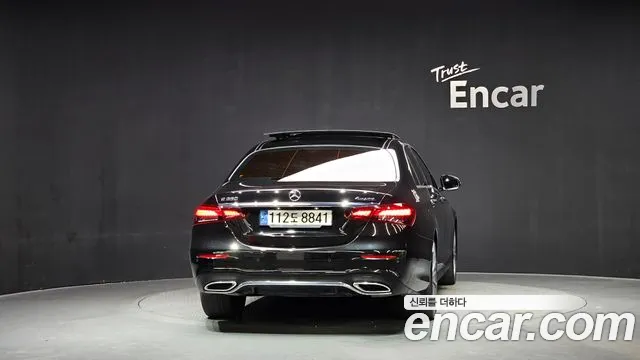 Mercedes-Benz E-Class 2022 — фото 4