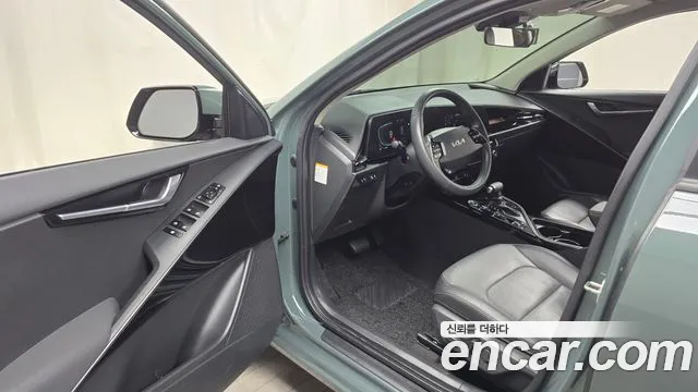 Kia Niro 2023 — фото 10