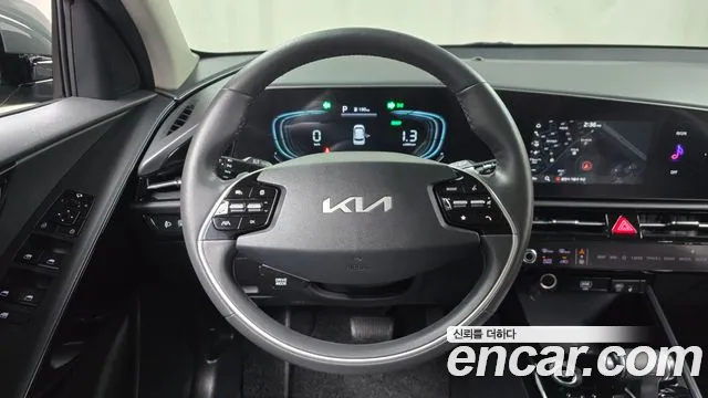 Kia Niro 2023 — фото 13