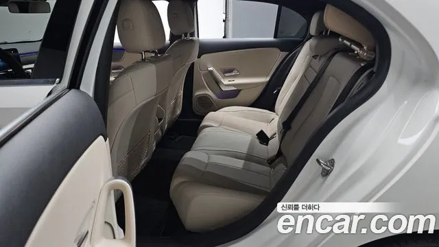 Mercedes-Benz A-Class 2022 — фото 11