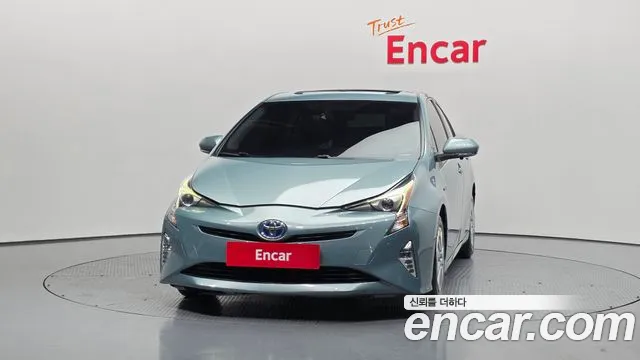 Toyota Prius 2016 — фото 3