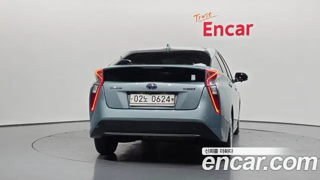Toyota Prius 2016 — фото 4