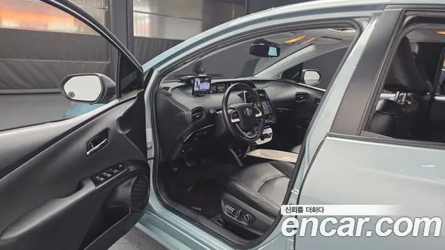 Toyota Prius 2016 — фото 10