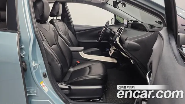 Toyota Prius 2016 — фото 11