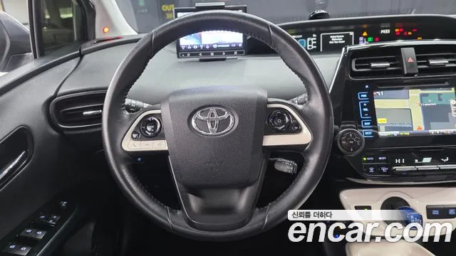 Toyota Prius 2016 — фото 13