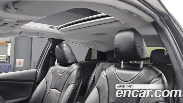 Toyota Prius 2016 — фото 19