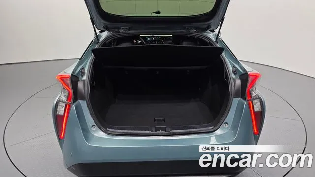 Toyota Prius 2016 — фото 20