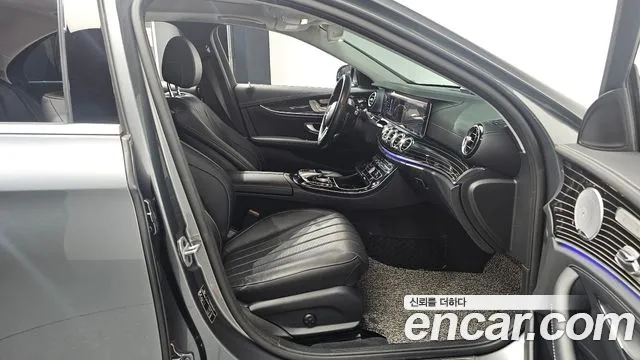 Mercedes-Benz E-Class 2019 — фото 11