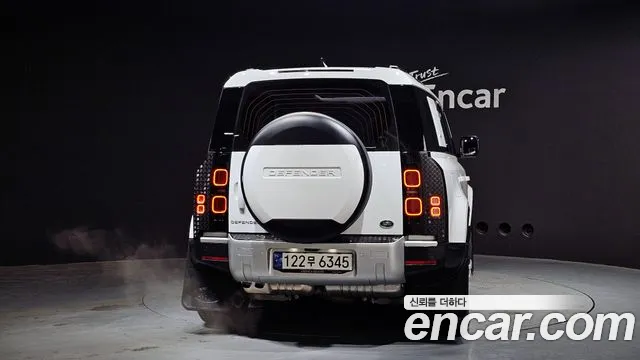 Land Rover Defender 2023 — фото 4