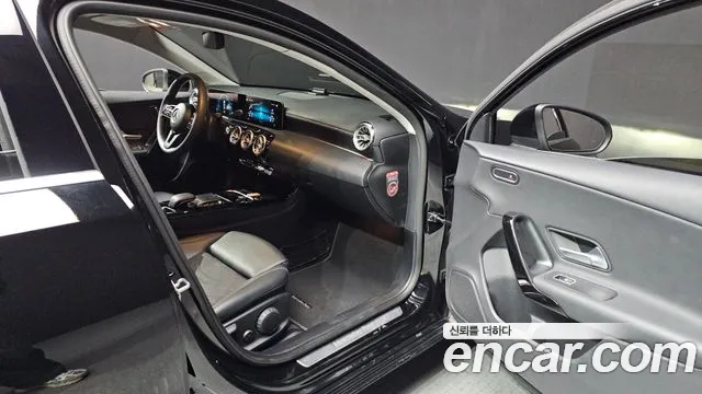 Mercedes-Benz A-Class 2020 — фото 11