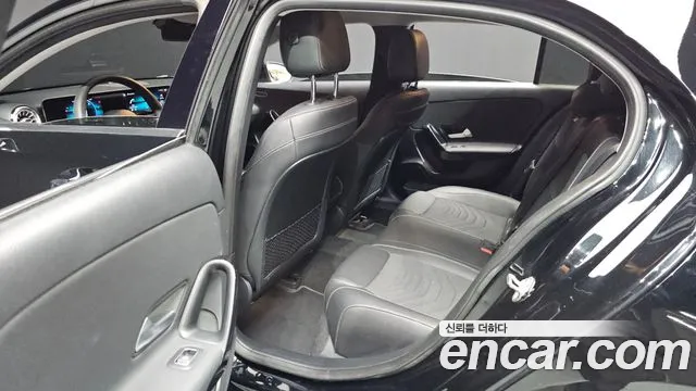Mercedes-Benz A-Class 2020 — фото 12