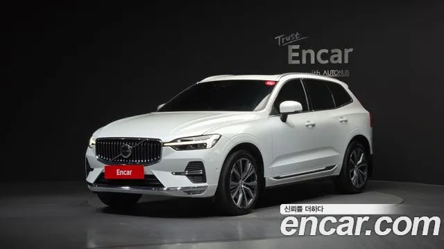 Volvo XC60 2022 — фото 1