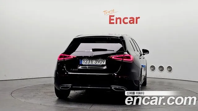 Mercedes-Benz A-Class 2021 — фото 4